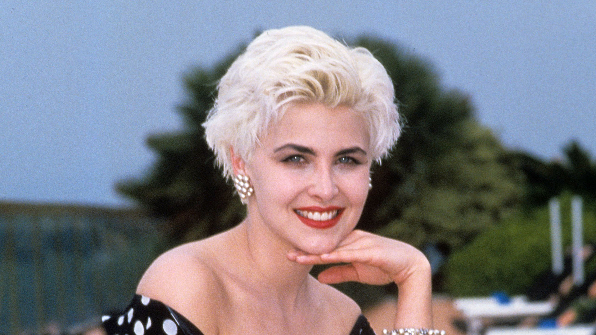 abigail anning add sherilyn fenn two moon junction photo