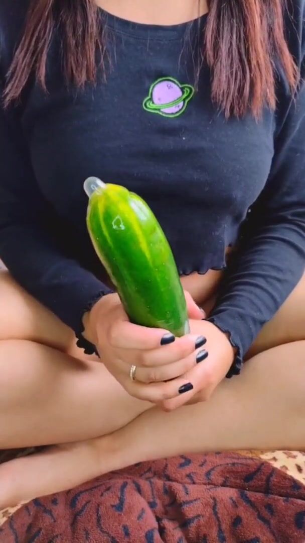 amy sporleder recommends cucumber to masturbate pic