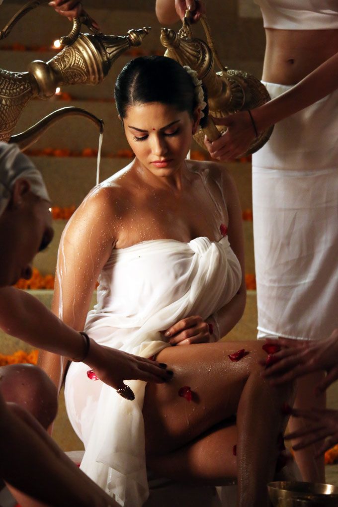 darlene duggins add photo sunny leone bathing