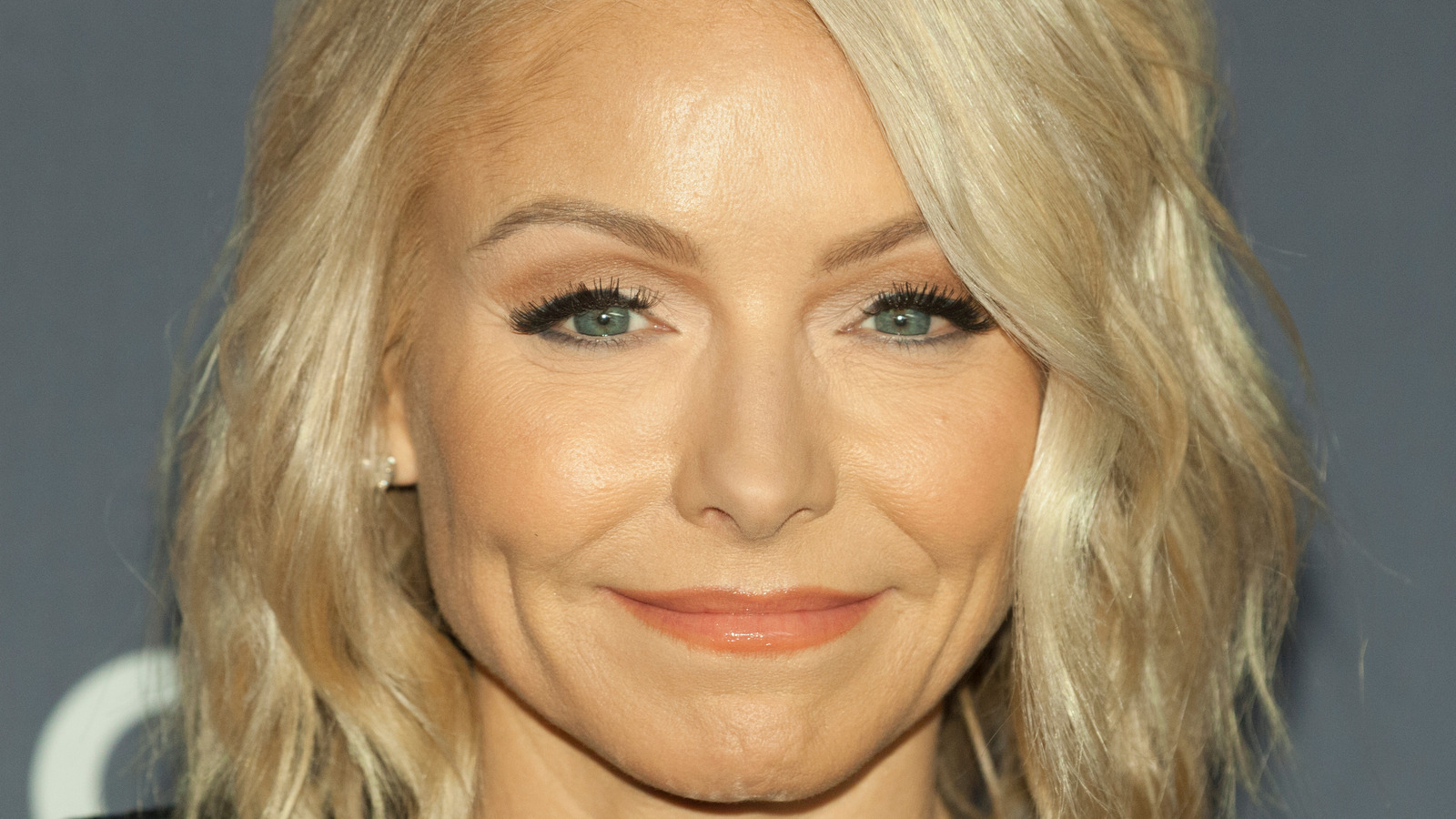 bernie kozak recommends Kelly Ripa Tire Change