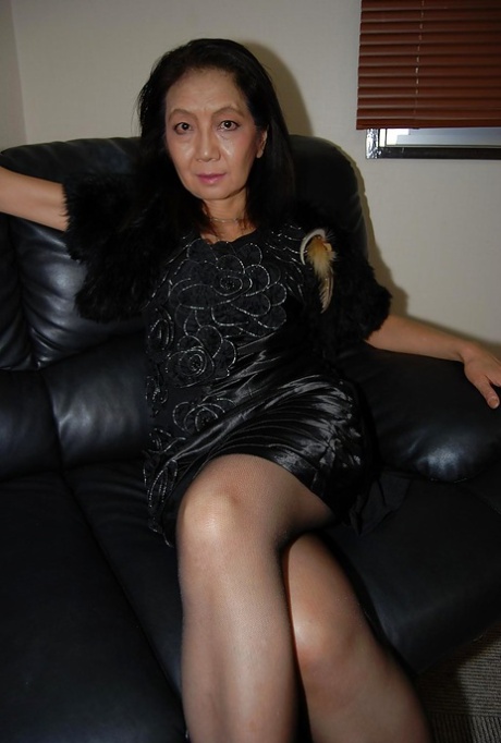 asian milf pantyhose