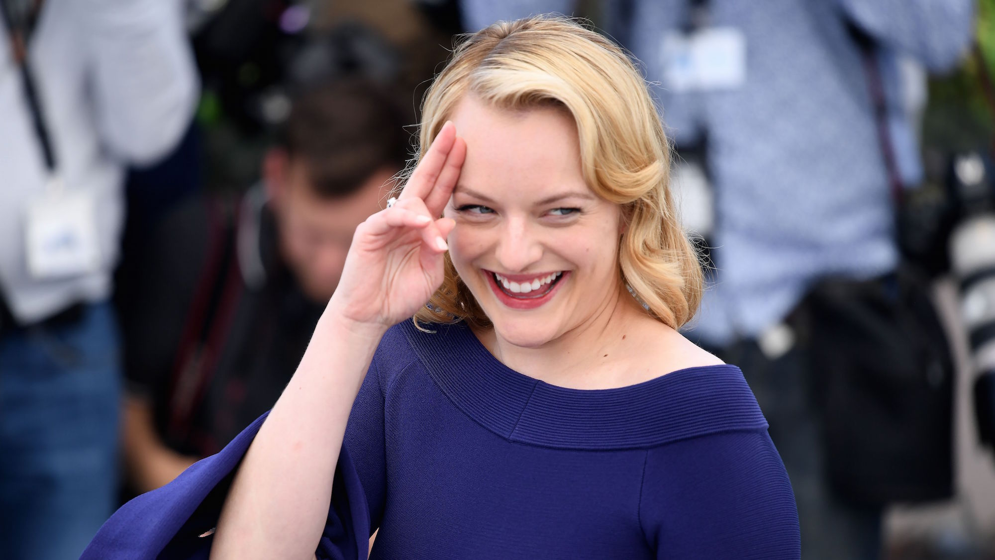 claire tooze recommends elizabeth moss nude pic