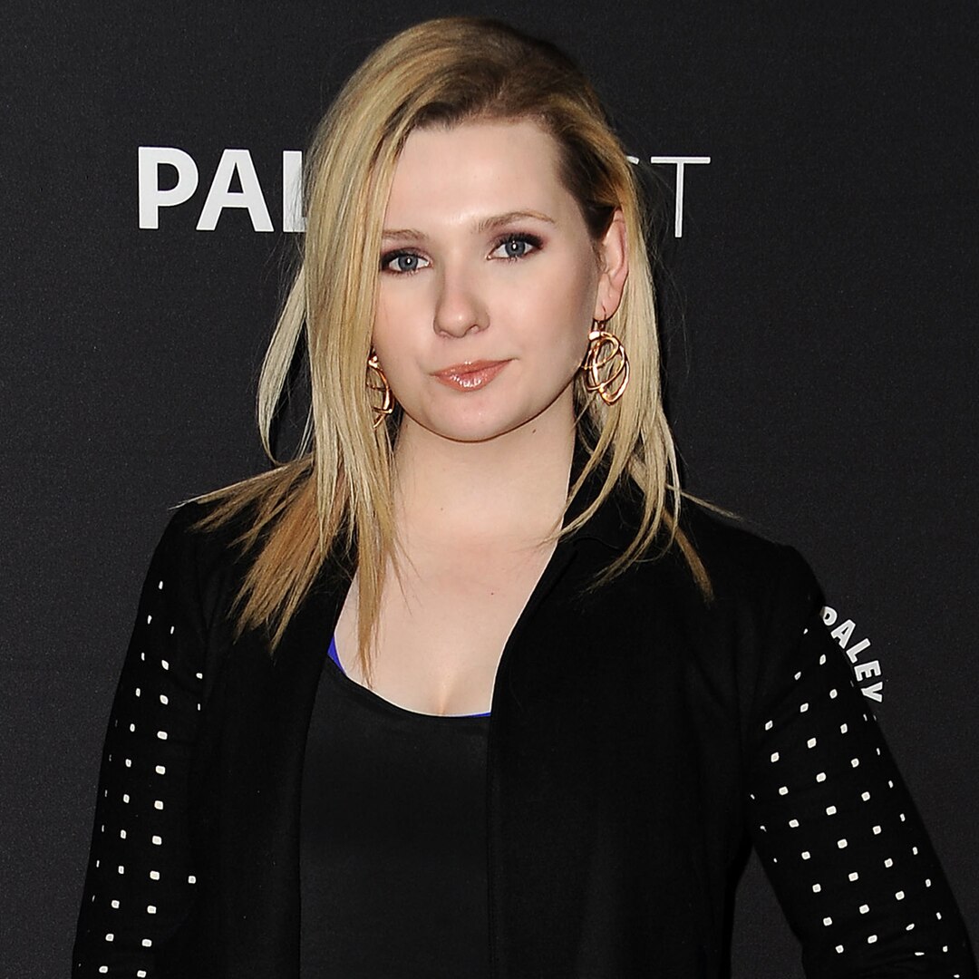 abigail breslin breasts