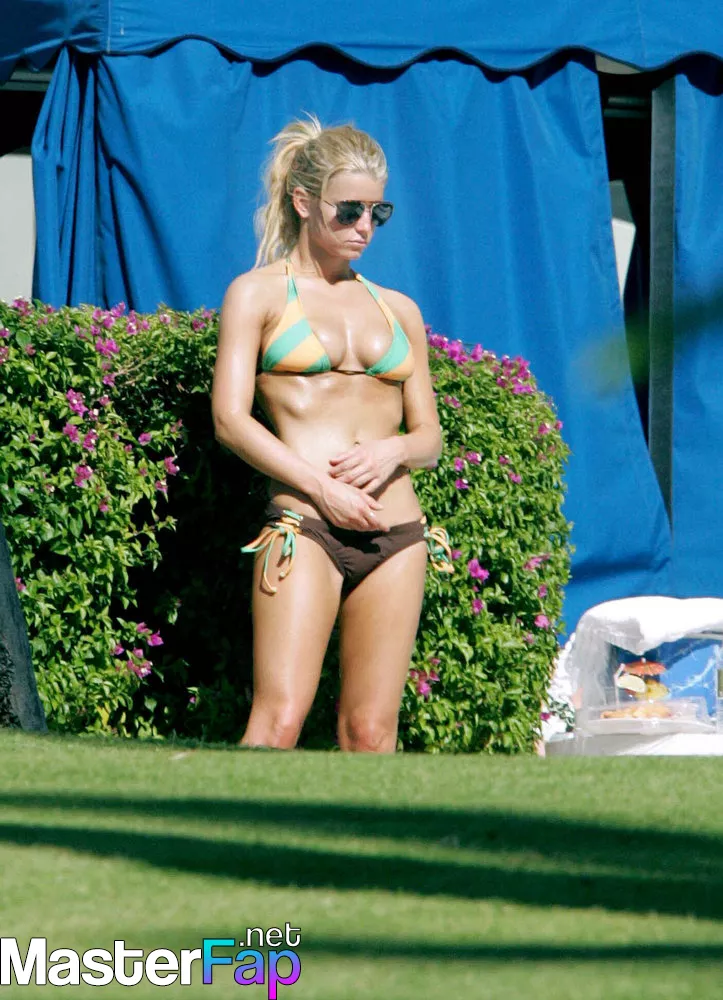 jessica simpson naked pics