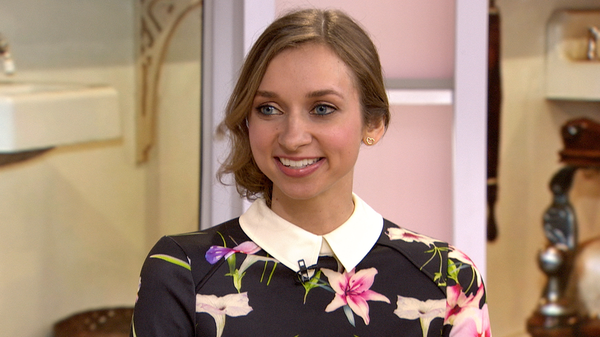 brien simmons recommends lauren lapkus sexy pic