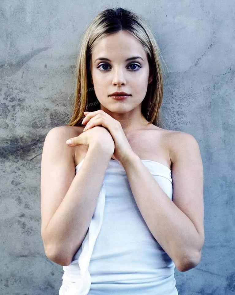 christopher hodson recommends Mena Suvari Sexy