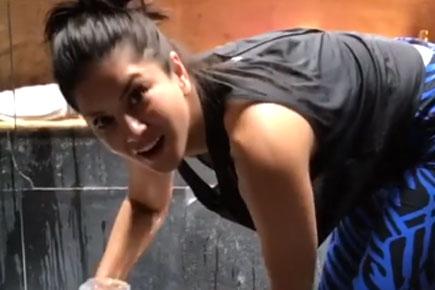 bobbi jo webber recommends Sunny Leone Bathing